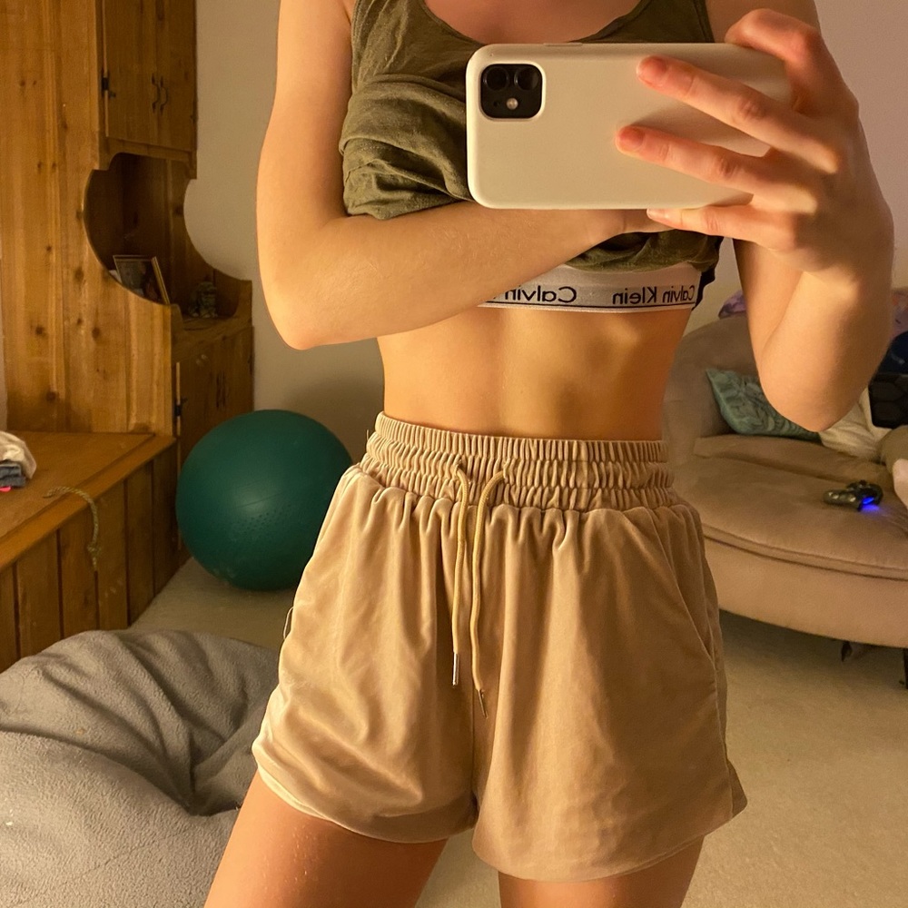 SUPER nice Velvet shorts material is sooo soft